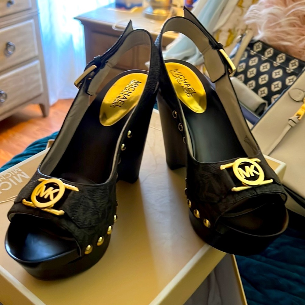 Omg, these Michael Kors platforms